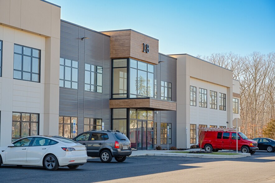 More Photos Of 18 Cox Cro Rd, Toms River Loft Creative Space For Lease