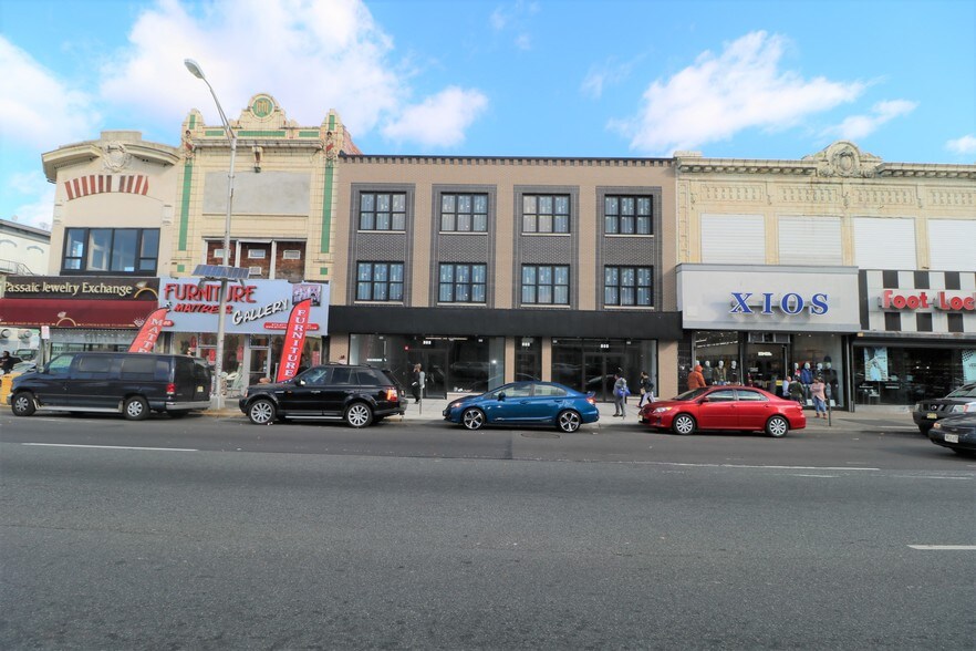 More Photos Of 686 Main Ave, Passaic Storefront For Lease