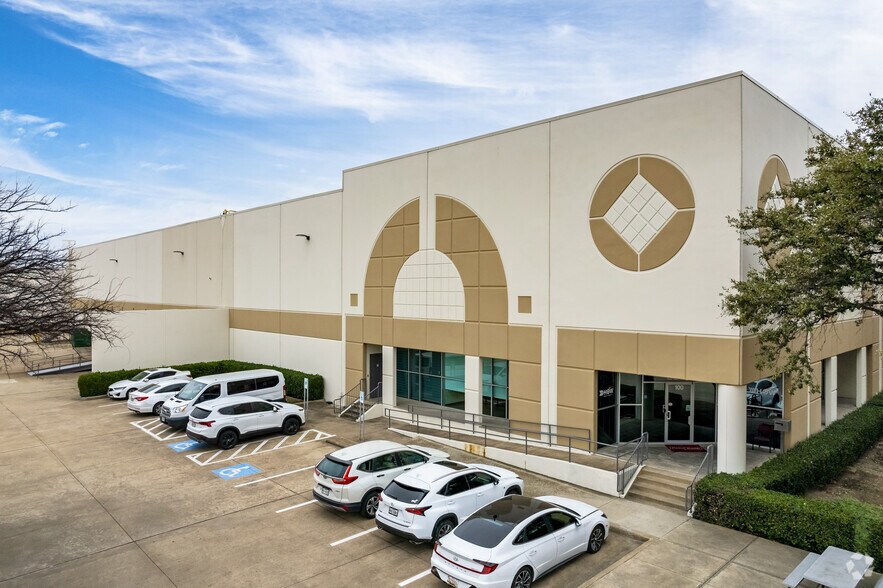 More Photos Of 2840 Commodore Dr, Carrollton Warehouse For Lease