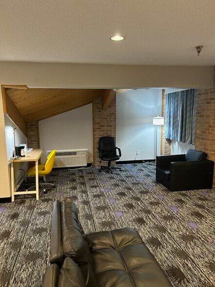 More Photos Of 789 E Milltown Rd, Wooster Hotel For Sale