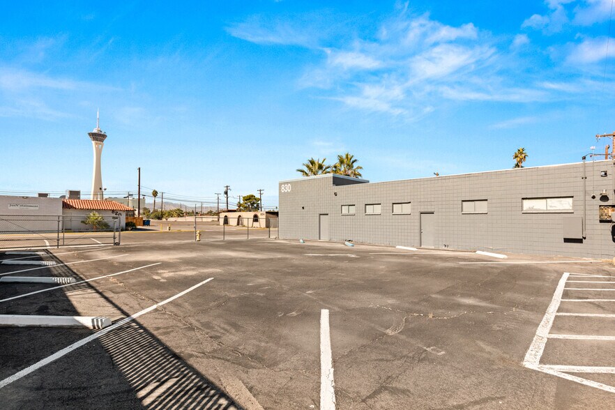 More Photos Of 830 E Sahara Ave, Las Vegas Loft Creative Space For Lease