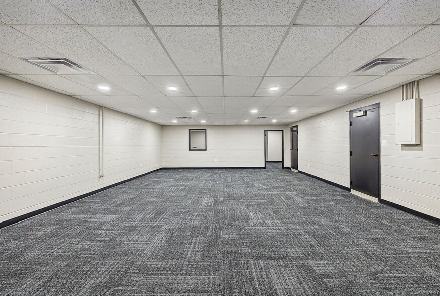 More Photos Of 1401 S Choctaw Ave, El Reno Flex For Lease