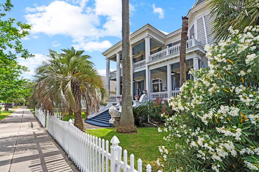 More Photos Of 1103 33rd St, Galveston Hotel For Sale