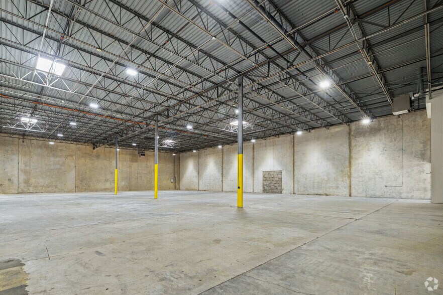 More Photos Of 2200 Denton Dr, Austin Warehouse For Lease