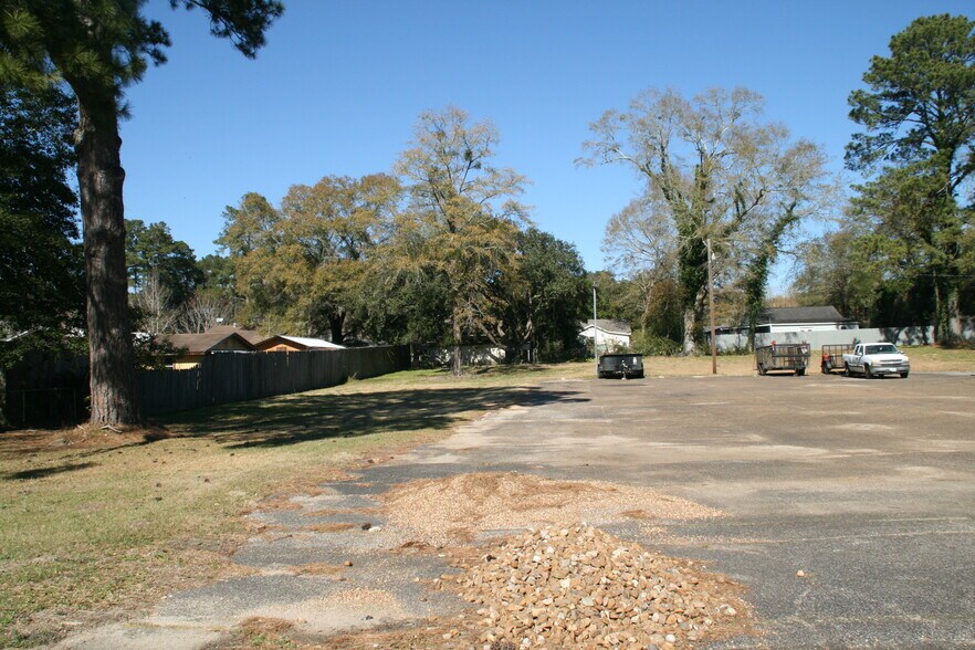 More Photos Of 1308 W Bluff St, Woodville Storefront Retail Office For Sale