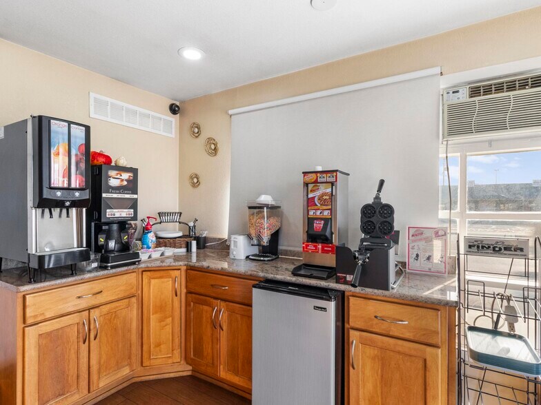 More Photos Of 1349 Idaho St, Elko Hotel For Sale