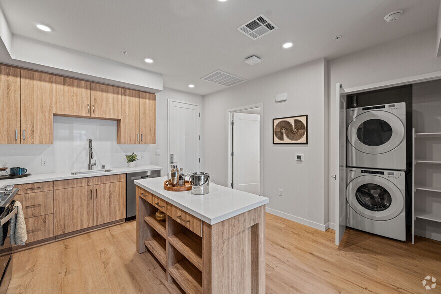 More Photos Of 6220 Selma Ave, Los Angeles Apartments For Lease