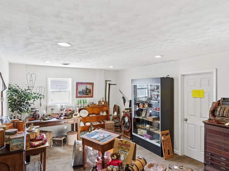 More Photos Of 316 Hay Ave, Brookville Warehouse For Sale