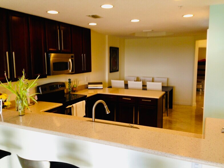 More Photos Of 115 112th Ave NE, Saint Petersburg Specialty For Sale