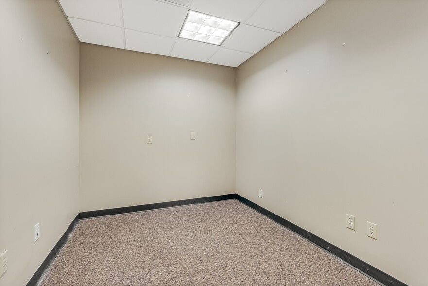 More Photos Of 3 Tice Rd, Franklin Lakes Distribution For Lease