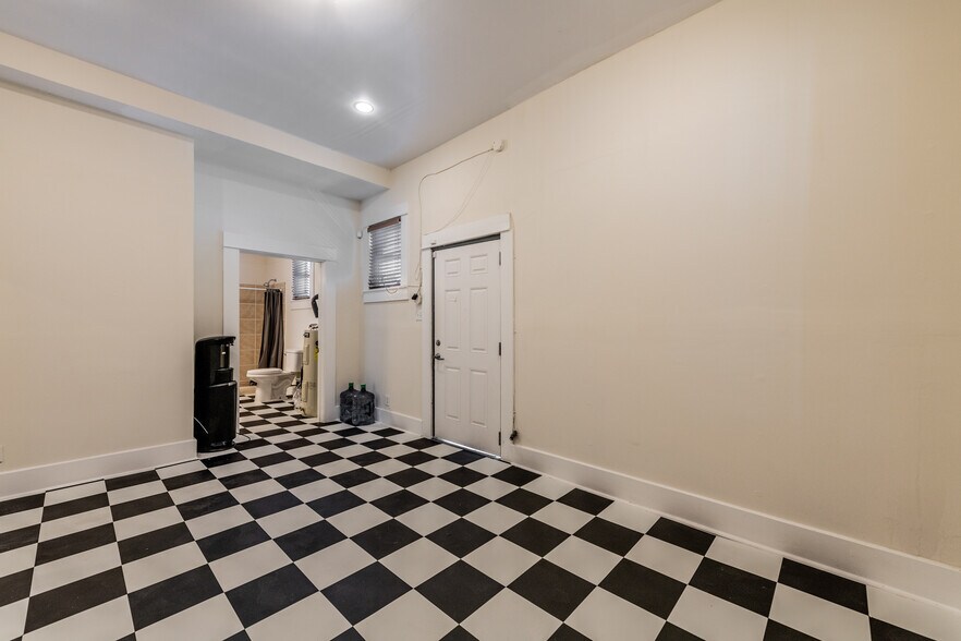 More Photos Of 214 E Ashby Pl, San Antonio Office For Lease