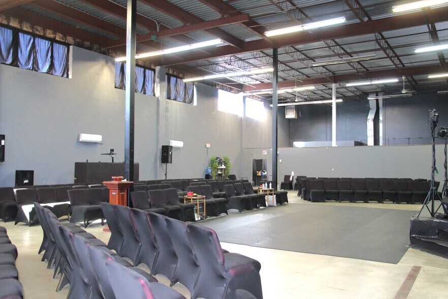 More Photos Of 30 Montowese Ave, North Haven Warehouse For Lease