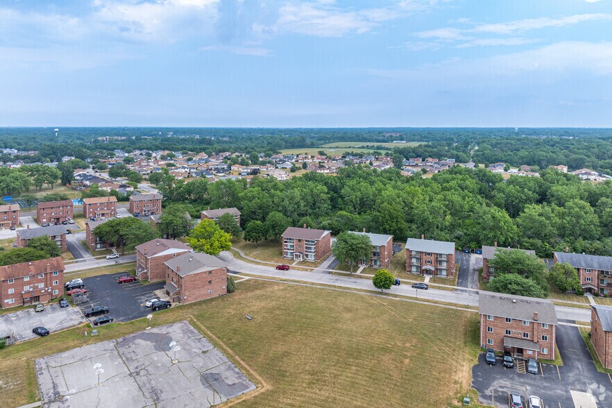 More Photos Of 4544 Heartland Dr, Richton Park Apartments For Sale
