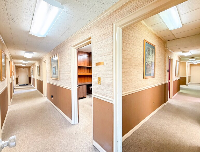 More Photos Of 906 Wilson St NE, Decatur Coworking Space