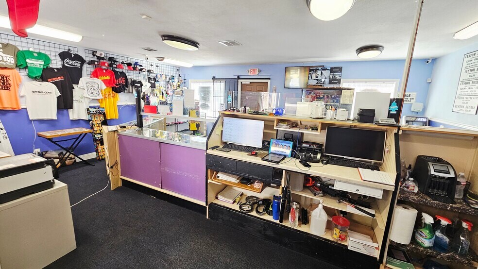 More Photos Of 306-308 Roberts Ln, Bakersfield Storefront Retail Residential For Sale