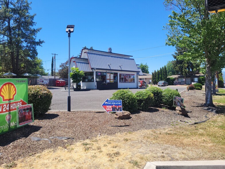 More Photos Of 1605 W Main St, Medford Fast Food For Sale