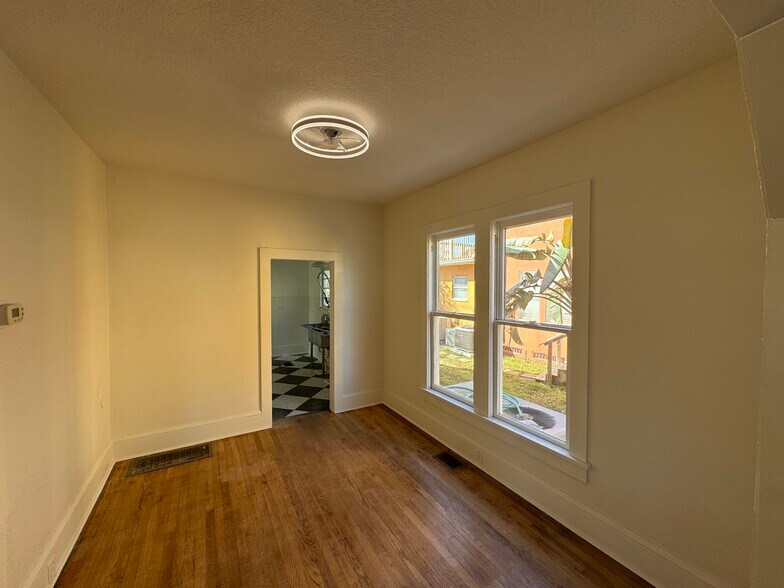 More Photos Of 114-118 Live Oak St st, New Smyrna Beach Apartments For Lease