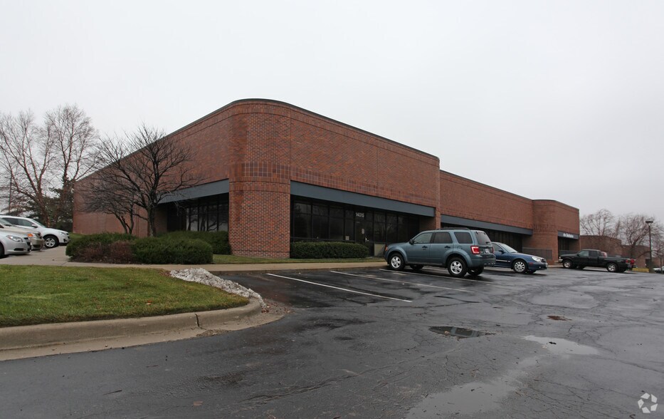 More Photos Of 14015-14021 W 95th St, Lenexa Warehouse For Lease