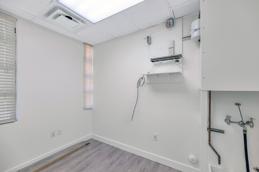 More Photos Of 130 S 63rd St, Mesa Medical For Lease