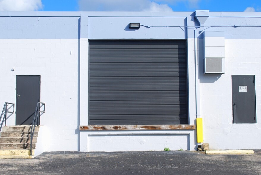 More Photos Of 1100 25th St, West Palm Beach Warehouse For Lease