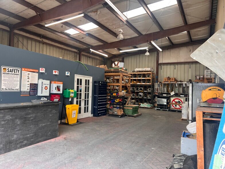 More Photos Of 1075 N Ronald Reagan Blvd, Longwood Warehouse For Lease