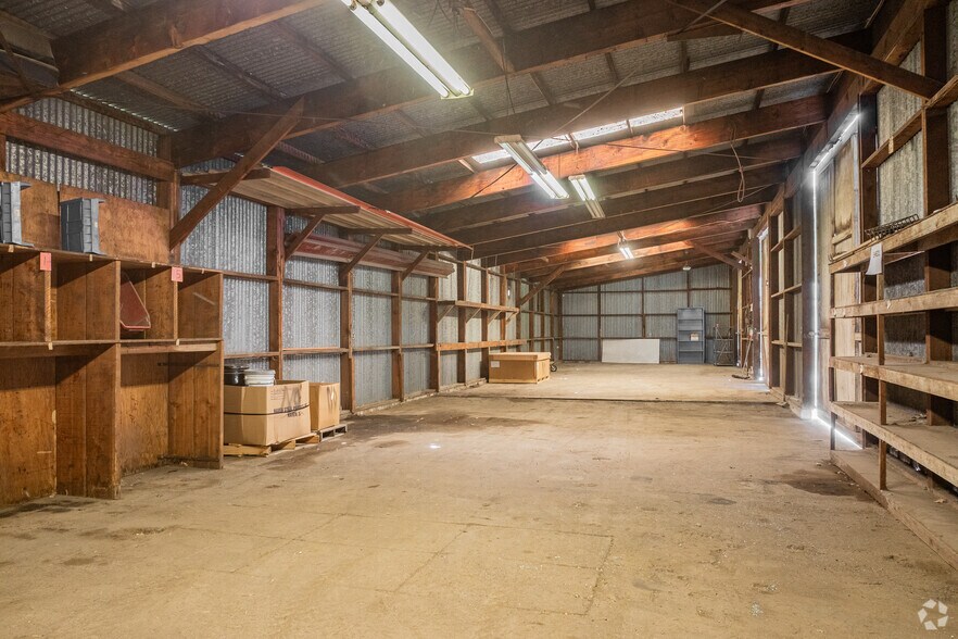 More Photos Of 6455 NE Columbia Blvd, Portland Warehouse For Lease