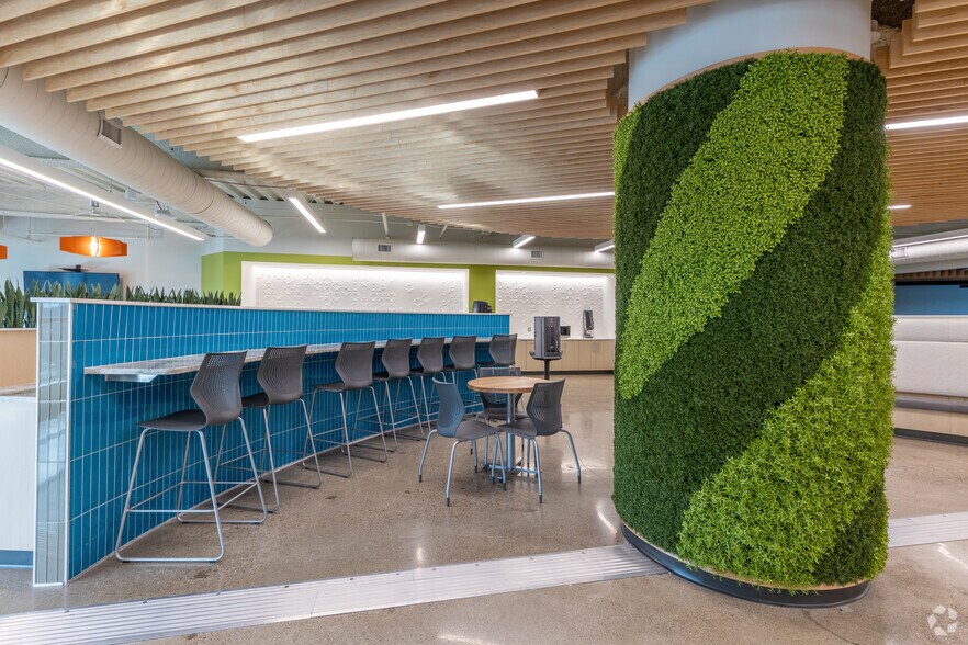 More Photos Of 25300-25330 Telegraph Rd, Southfield Office For Lease