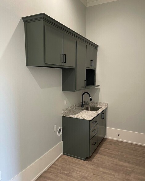 More Photos Of W E Heck, Baton Rouge Office For Lease