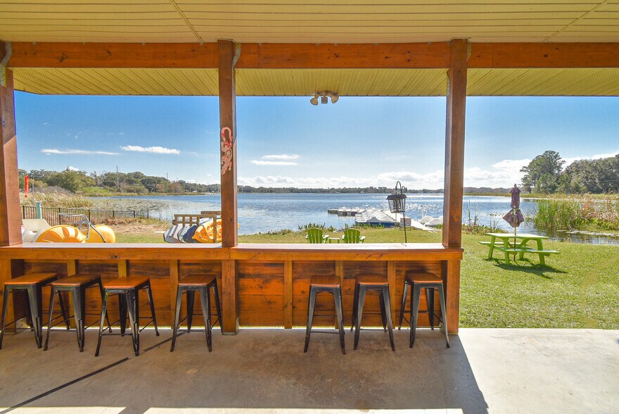 More Photos Of 831 Huntington Rd, Crescent City Freestanding For Sale