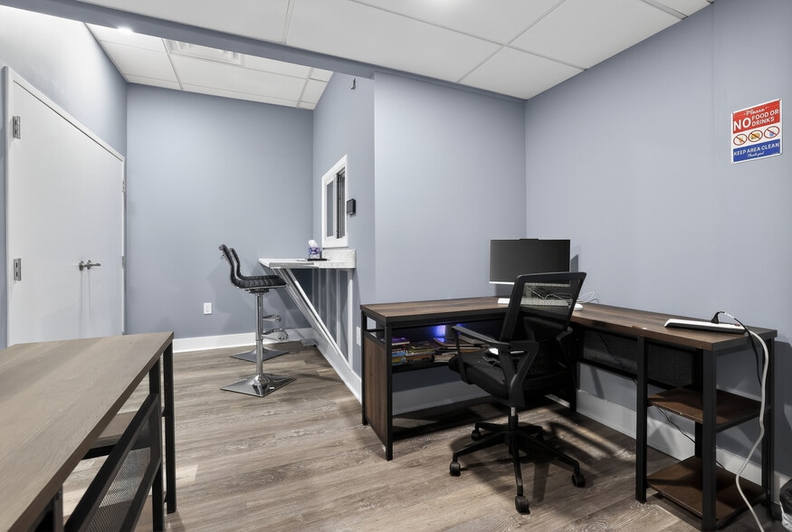 More Photos Of 1501 N Walnut St, Wilmington Office For Sale