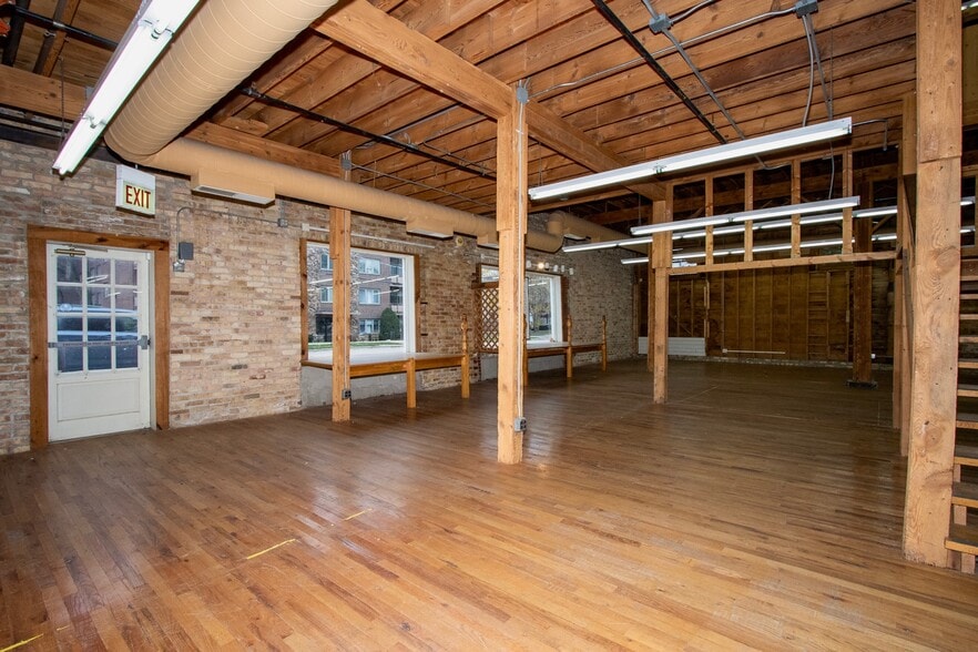 More Photos Of 414 Ridge Rd, Wilmette General Retail For Lease