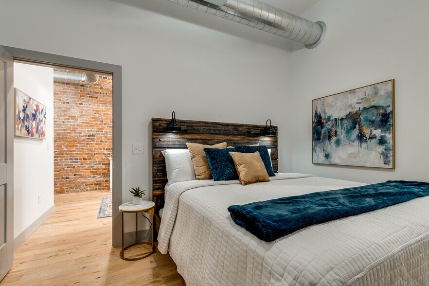 More Photos Of 209 3rd Ave N, Nashville Hotel For Sale
