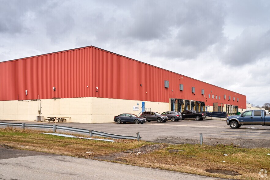 More Photos Of 80 Commerce Dr, Rochester Warehouse For Lease