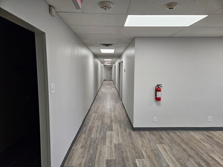 More Photos Of 13700-13812 US Highway 90 W, San Antonio Warehouse For Sale