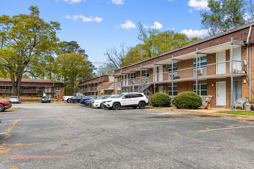 More Photos Of 210 Matthews Ave, Carrollton Apartments For Sale