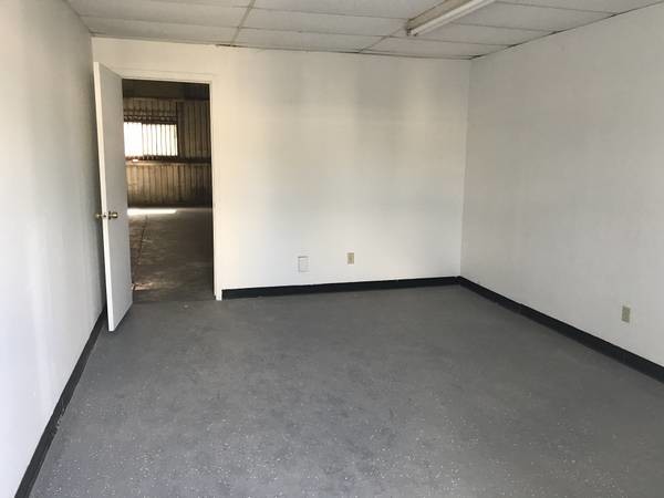 More Photos Of 6008 W 34th St, Houston Warehouse For Lease
