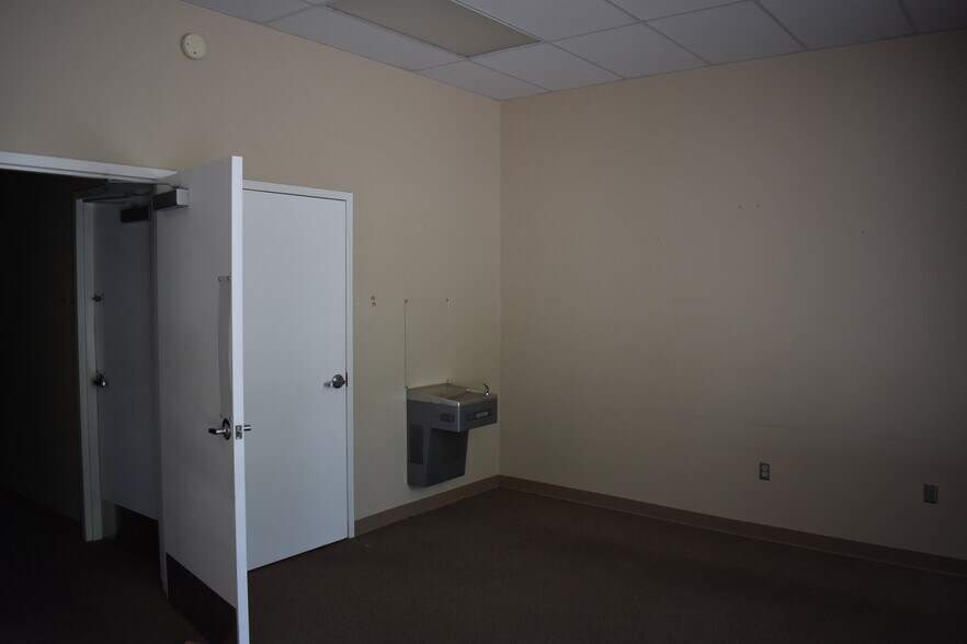 More Photos Of 1760 Decherd Blvd, Decherd Medical For Lease