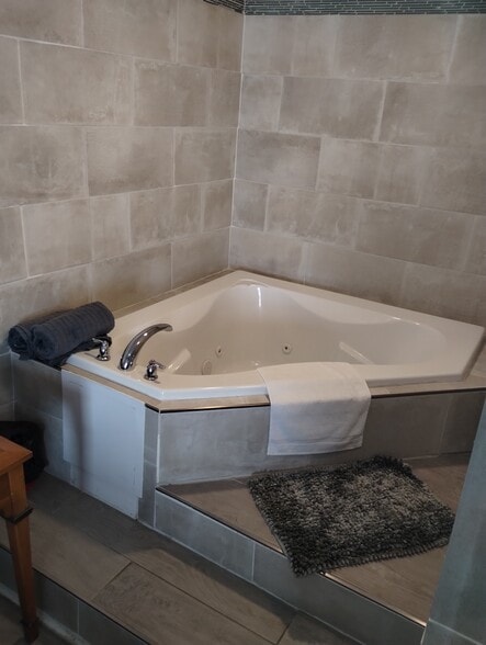 More Photos Of 3107 W Lake Rd, Erie Hotel For Sale