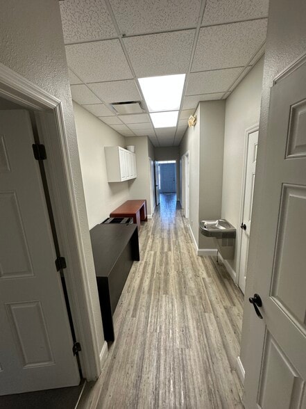 More Photos Of 1462-1466 E Bloomingdale Ave, Valrico Office For Sale