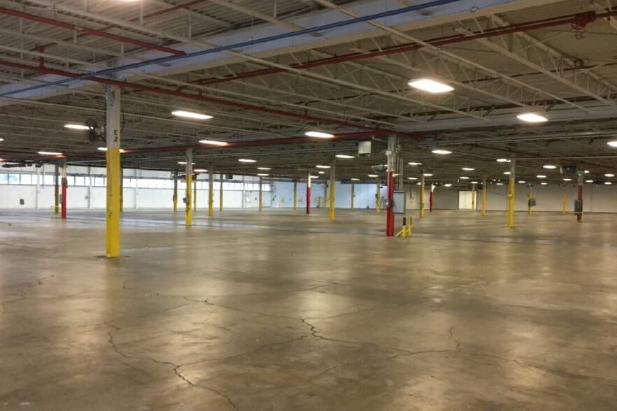 More Photos Of 2424 W 23rd St, Erie Manufacturing For Lease