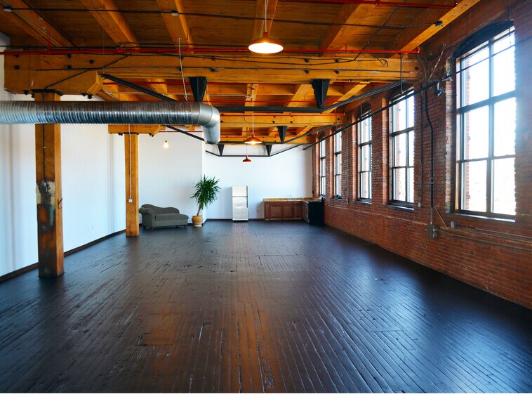 More Photos Of 3143 W 33rd St, Cleveland Loft Creative Space For Lease
