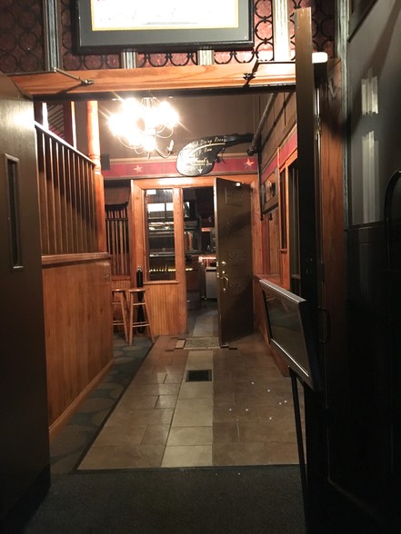 More Photos Of 304-308 N Burdick St, Kalamazoo Bar For Sale