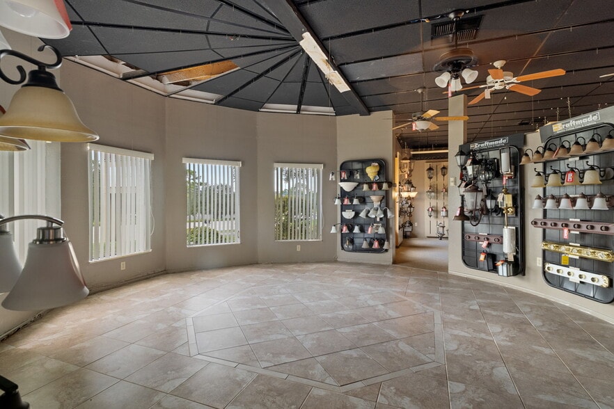 More Photos Of 5149 Mariner Blvd, Spring Hill Flex For Sale