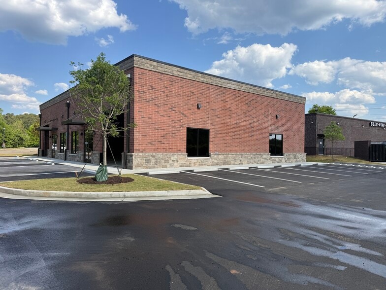 More Photos Of 11281 Highway 92, Woodstock General Retail For Lease