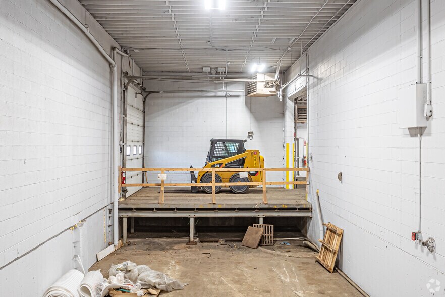 More Photos Of 15712 112 Ave, Edmonton Office For Lease