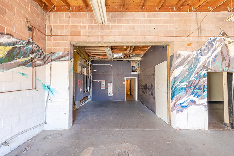 More Photos Of 2414 16th St, Sacramento Office For Sale
