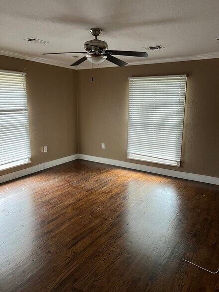More Photos Of 2513 E Union Bower Rd, Irving Warehouse For Lease