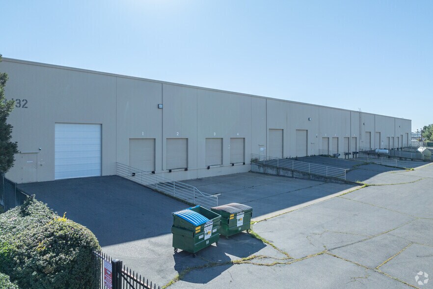 More Photos Of 8432 Rovana Cir, Sacramento Warehouse For Lease