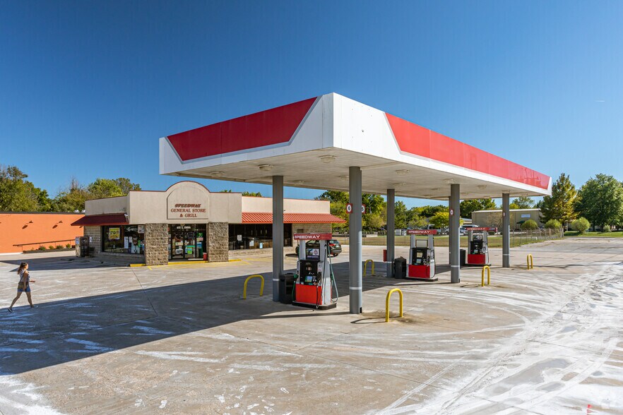 More Photos Of 601-605 E Emma Ave, Springdale Convenience Store For Sale