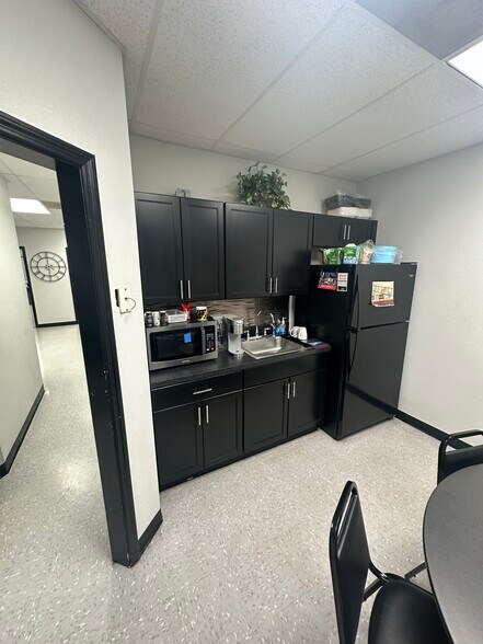 More Photos Of 1640 Benchmark Ave, Fort Myers Warehouse For Lease